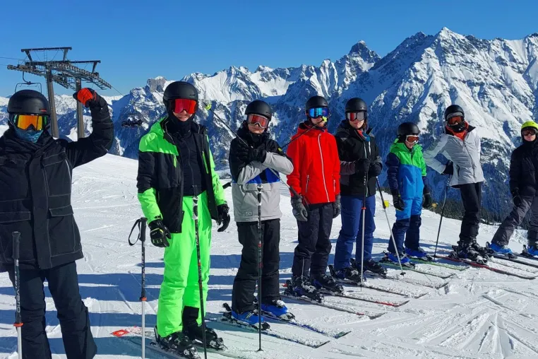 Skilager als Teil der erlebnispädagogischen Jugendarbeit Bild: Skilager als Teil der erlebnispädagogischen Jugendarbeit