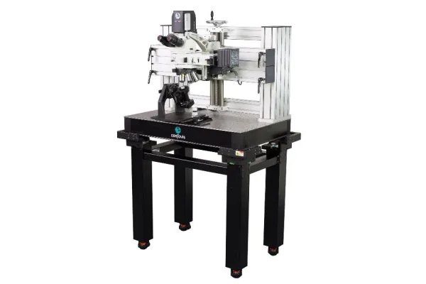 Bild: Schnelle Qualitätsprüfung in der optischen Industrie: Confovis stellt Portalmesssystem für optische Linsen vor