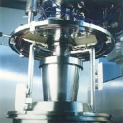 Bild: Neue Vakuumprozessanlage auf der POWTECH 2010: FrymaKoruma Frymix II