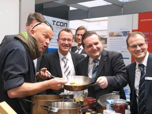 eAkte, mobile Instandhaltung, PLC und MES - T.CON überzeugte auf der CeBIT 2011 mit ausgereiften IT-Lösungen Bild: eAkte, mobile Instandhaltung, PLC und MES - T.CON überzeugte auf der CeBIT 2011 mit ausgereiften IT-Lösungen