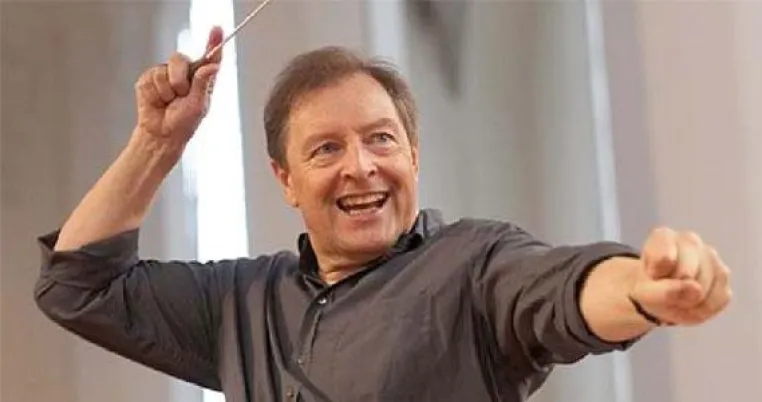 Howard Griffiths bringt in diesem Jahr englischen Humor in die Strauß-Konzerte Bild: Howard Griffiths bringt in diesem Jahr englischen Humor in die Strauß-Konzerte