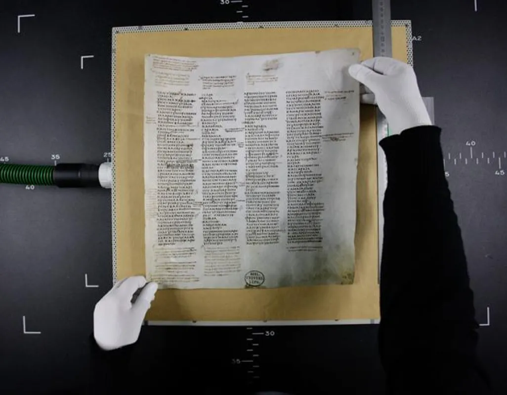 Codex Sinaiticus - Digitalisierung alter Handschriften mit Silverlight