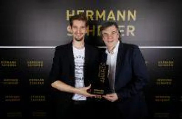 Bild: Weltrekord! Mit 26 einer der besten Redner Deutschlands - Junger Designstudent gewinnt Excellence Award