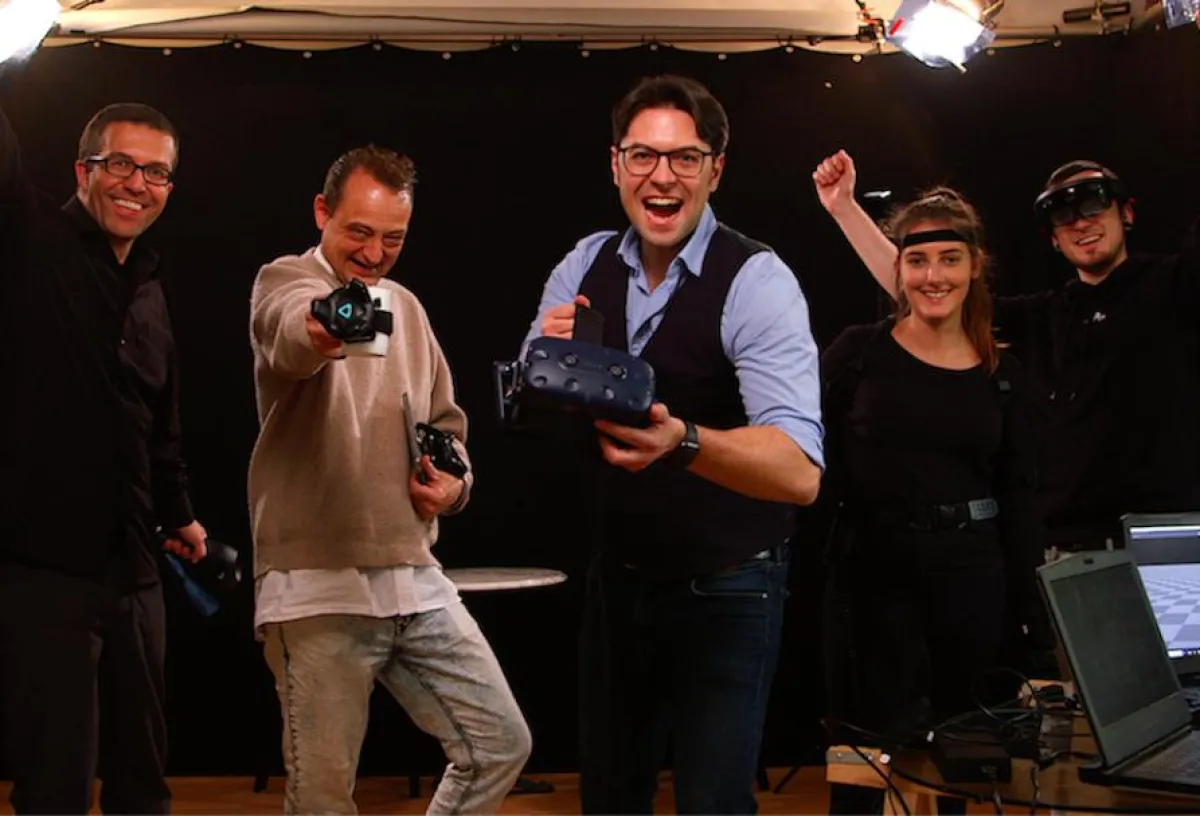 LIGHT LOFT Studio Team & straightlabs Team