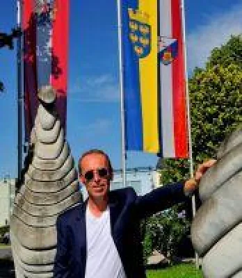 Bild: DAS LESEFESTIVAL 2019 "Let us build bridges, not walls" mit Sir Kristian Goldmund Aumann