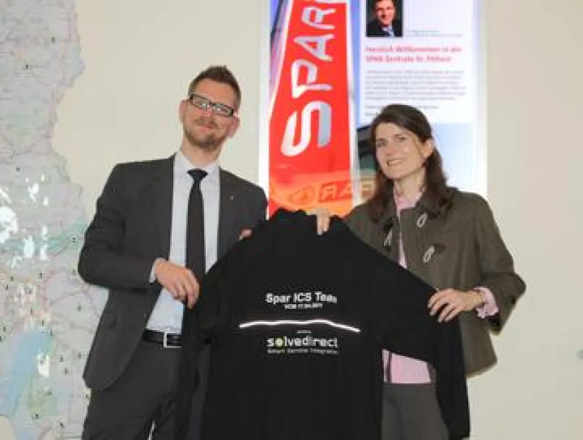 Das SPAR-Team wurde von SolveDirect für den Vienna City Marathon mit Jacken ausgestattet