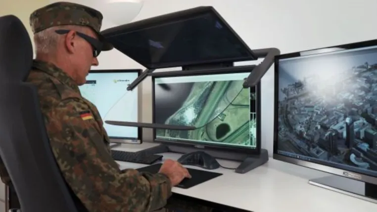 Bild: Militärischer Einsatzbereich: Stereoskopische Display- und Arbeitsplatz-Lösungen
