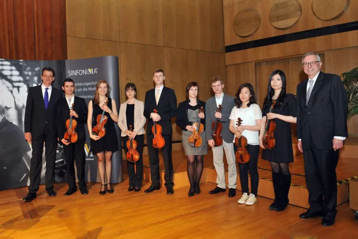 Bild: Meistergeigen an talentierte junge Musiker verliehen