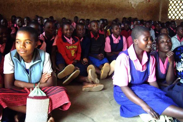 Malawi: 120 Schüler in einer Klasse- Bildungsqualität bleibt auf der Strecke Bild: Malawi: 120 Schüler in einer Klasse- Bildungsqualität bleibt auf der Strecke