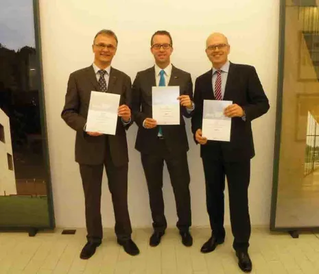 Bild: GEZE gewinnt den ARCHITECTS PARTNER AWARD 2010 und gehört zu den TOP 10 der Architektenberater Deutschlands