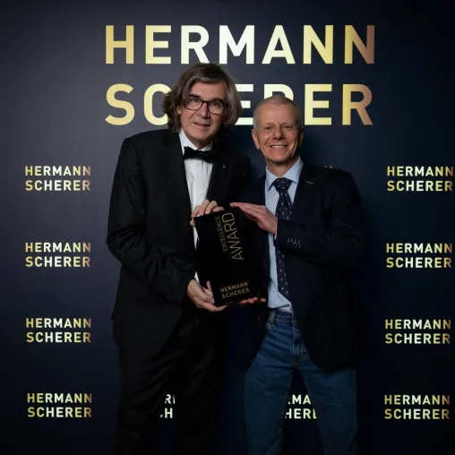 65-Jähriger Dresdner gewinnt am 25. Apr. internationalen SpeakerSlam in Mastershausen in Ausdruck-Emotion Bild: 65-Jähriger Dresdner gewinnt am 25. Apr. internationalen SpeakerSlam in Mastershausen in Ausdruck-Emotion