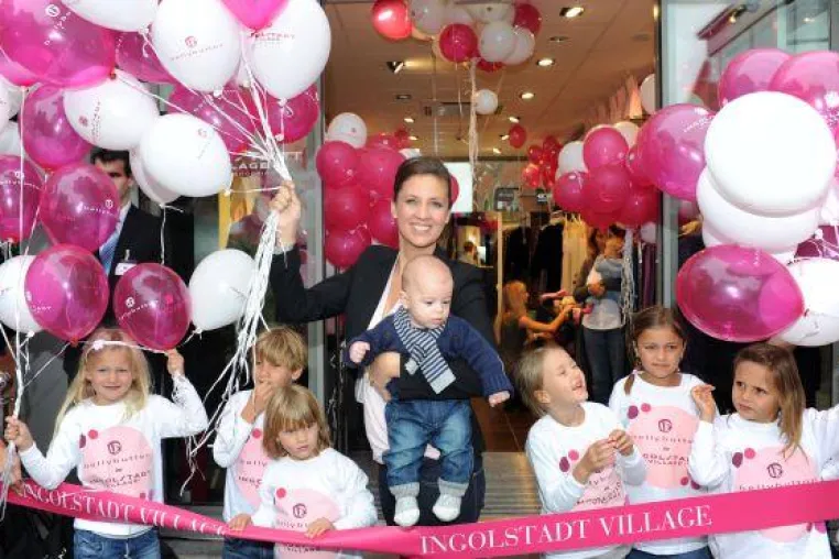 Bild: Dana Schweiger und Stefan Marquard im Ingolstadt Village