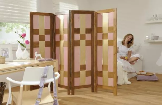 Bild: Goldiger Raumteiler fürs Schlafzimmer