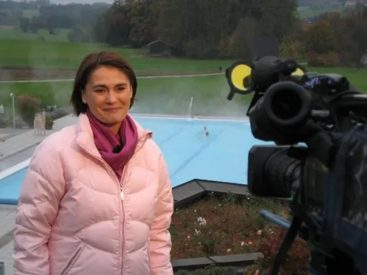 Bild: Aufsteigender Wasserdampf lockt das Fernsehen in die Chiemgau Thermen nach Bad Endorf