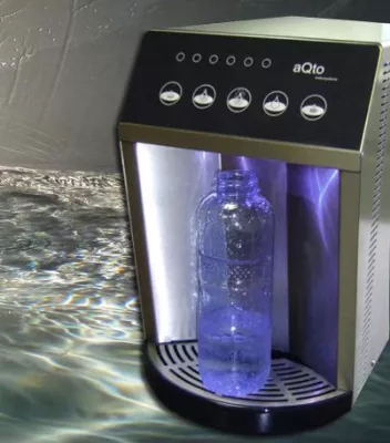 Bild: Neu von aQto: Moderne Wasserspender aus gebürstetem Edelstahl