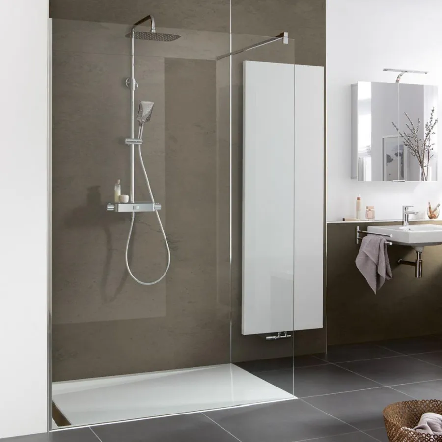 Mit Walk In Pro lässt sich ein moderner, transparenter Duschbereich abtrennen.