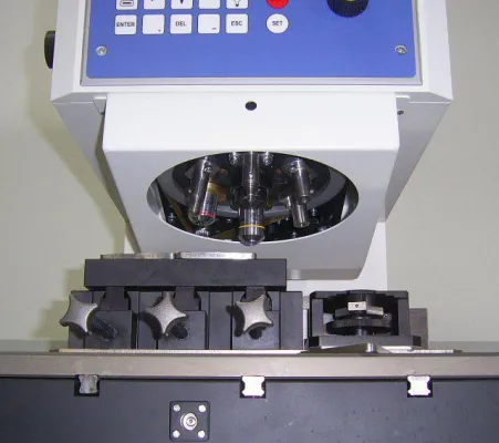 Ein Revolver für alle gängigen Härteprüfungen Bild: Ein Revolver für alle gängigen Härteprüfungen