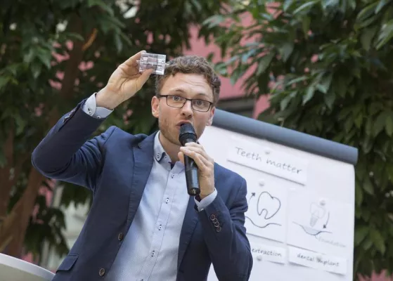 Bild: Rostocker Forscher arbeiten fächerübergreifend an neuer Implantat-Technologie