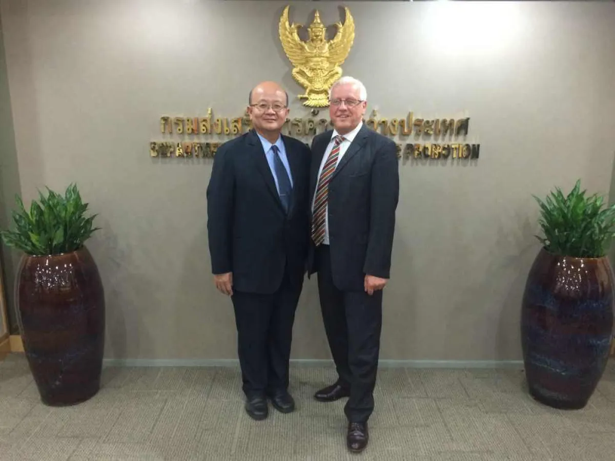 Deputy Director General Somdet trifft Chairman Thailand Forum