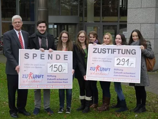 Bild: European-Business-School und Law School fördern Rheingauer Kinderhilfestiftung