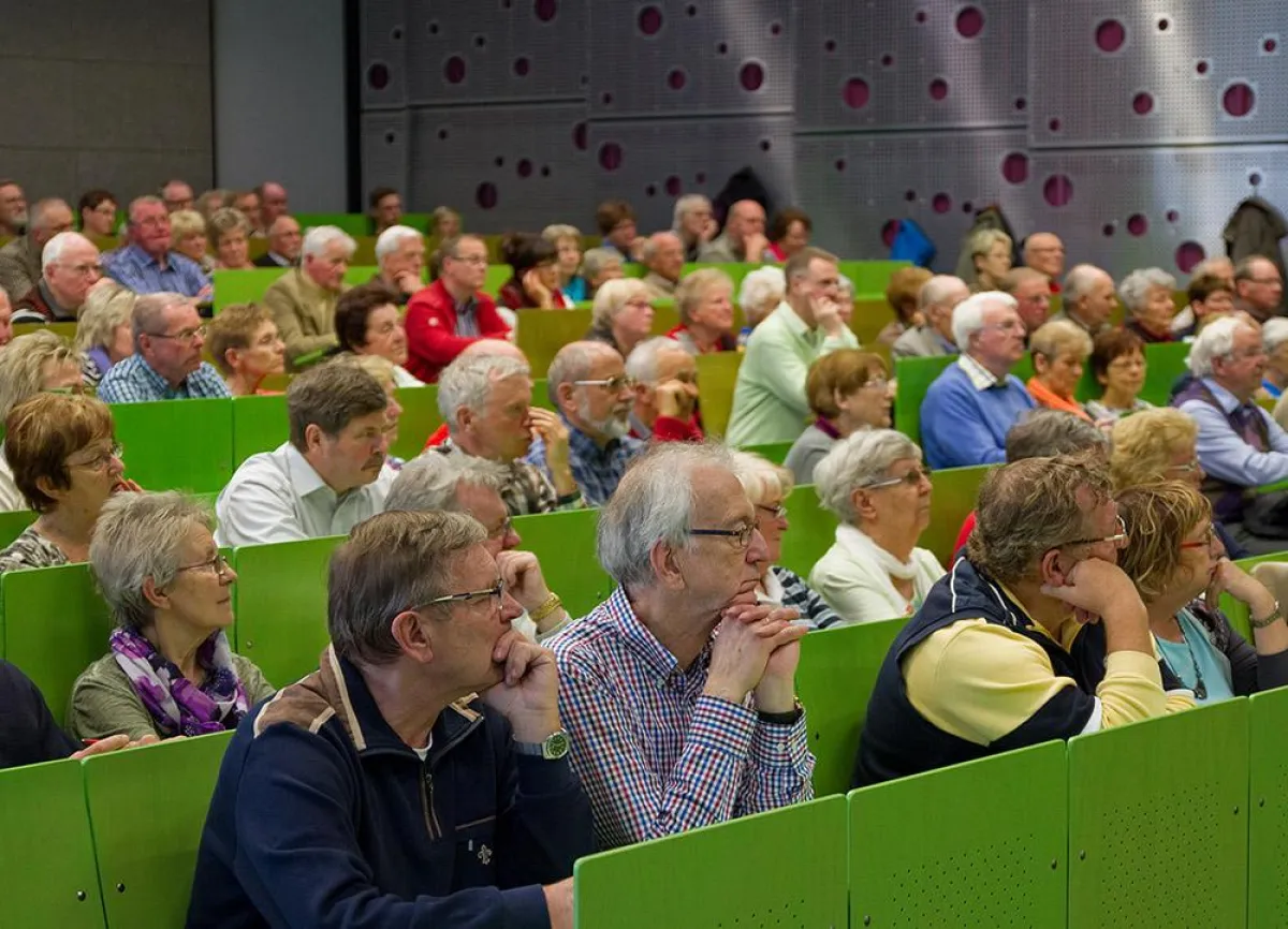 Prof. Dr. Niels O. Angermüller referierte in der April-Vorlesung der GenerationenHochschule.