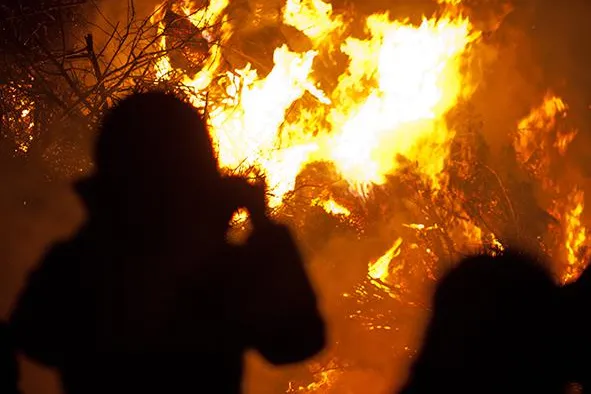 Biikebrennen auf Föhr: Insel der 14 Feuer Bild: Biikebrennen auf Föhr: Insel der 14 Feuer