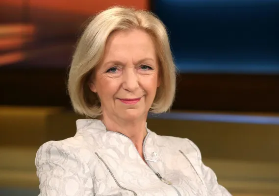 Bild: Ehemalige Bundesministerin Prof. Dr. Wanka appelliert zum Frauentag 2020 an weibliche MINT-Talente