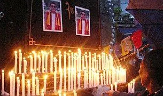 Bild: Schwere Restriktionen und Militäraufmarsch nach Selbstverbrennung des Mönches in Osttibet –
