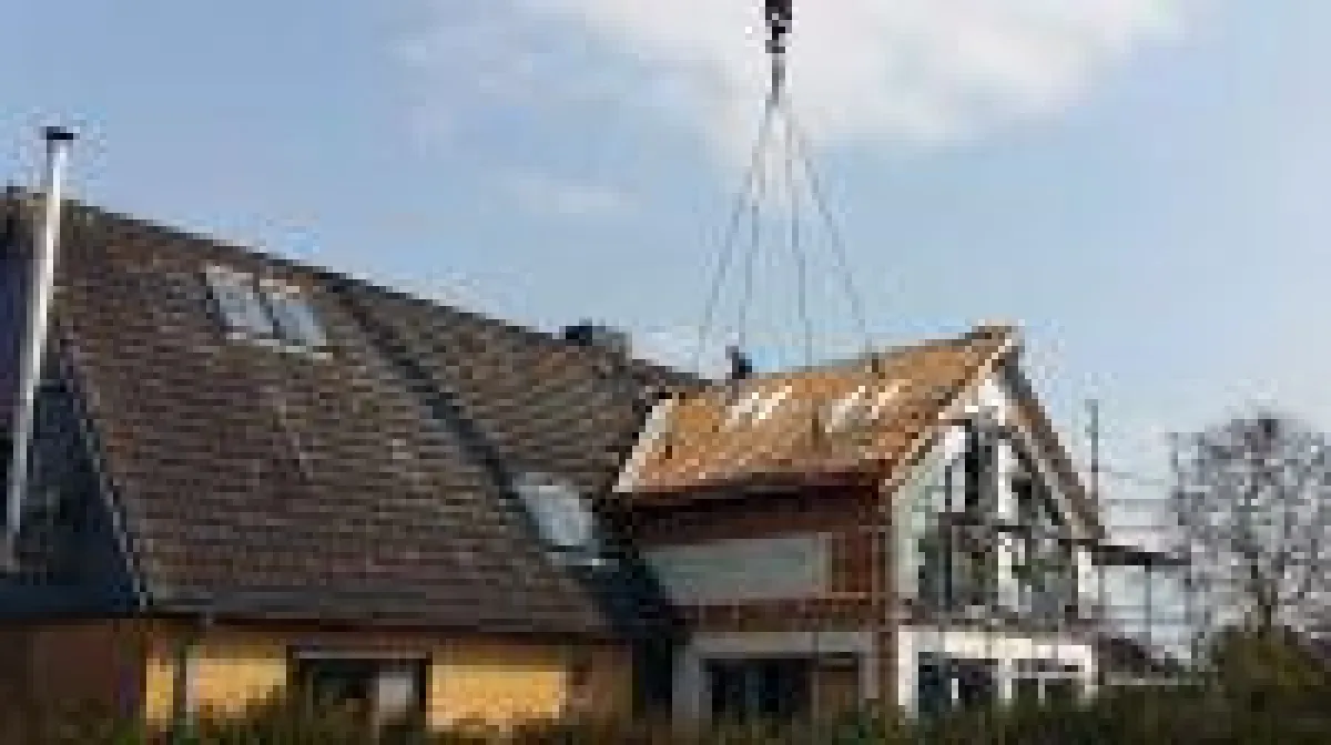 Mit der Holzrahmenbauweise entsteht auf einfache Weise auch nach der Fertigstellung neuer Wohnraum. (Foto: Diers Holzbau)