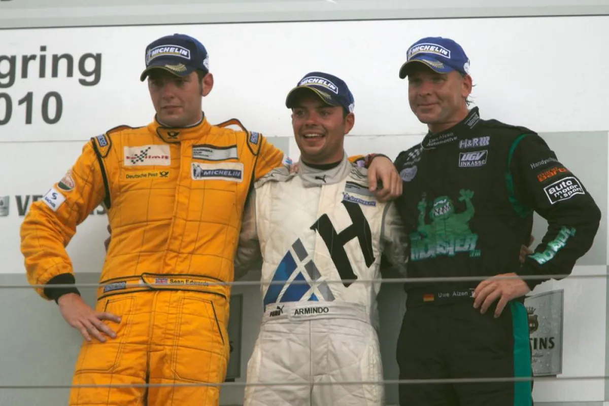 Sean Edwards auf dem Podium beim Porsche Carrera Cup am Nürburgring