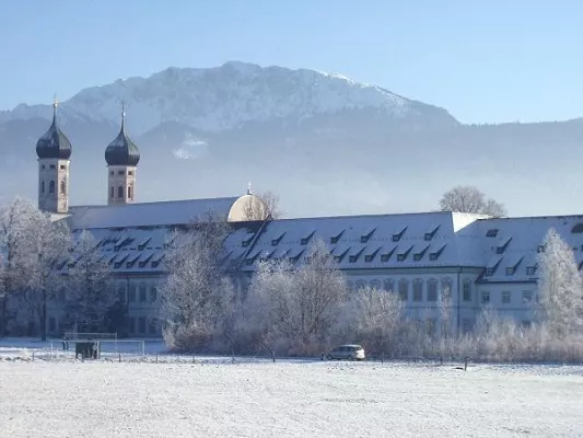 Bild: Erzbischof Dr. Robert Zollitsch kommt ins Kloster Benediktbeuern