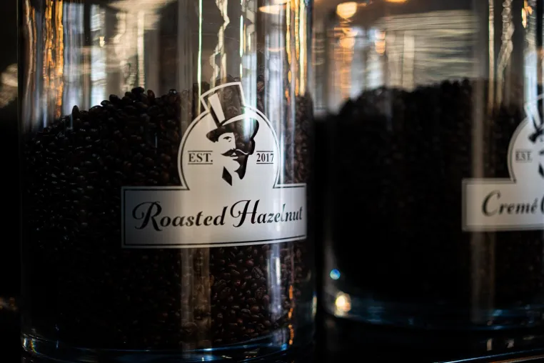Bild: Aromatisierte Kaffeebohnen im Netz