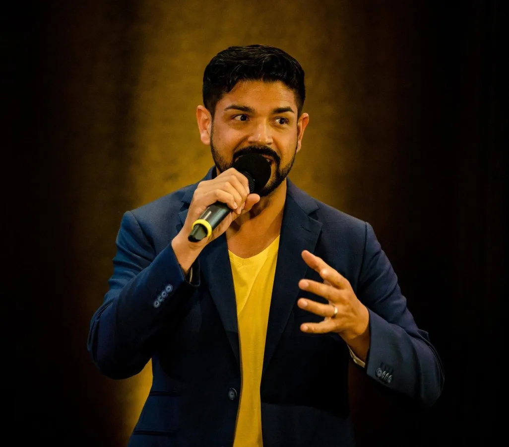 Joao Heep gibt dem Anderssein eine Stimme beim Speakerslam 2020 – Foto: Dominik Pfau