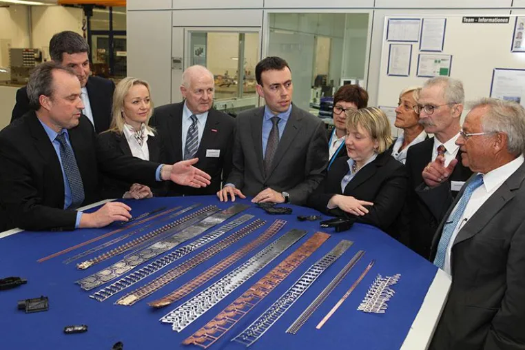 Bild: Finanz- und Wirtschaftsminister Dr. Nils Schmid zu Besuch in der KRAMSKI GmbH