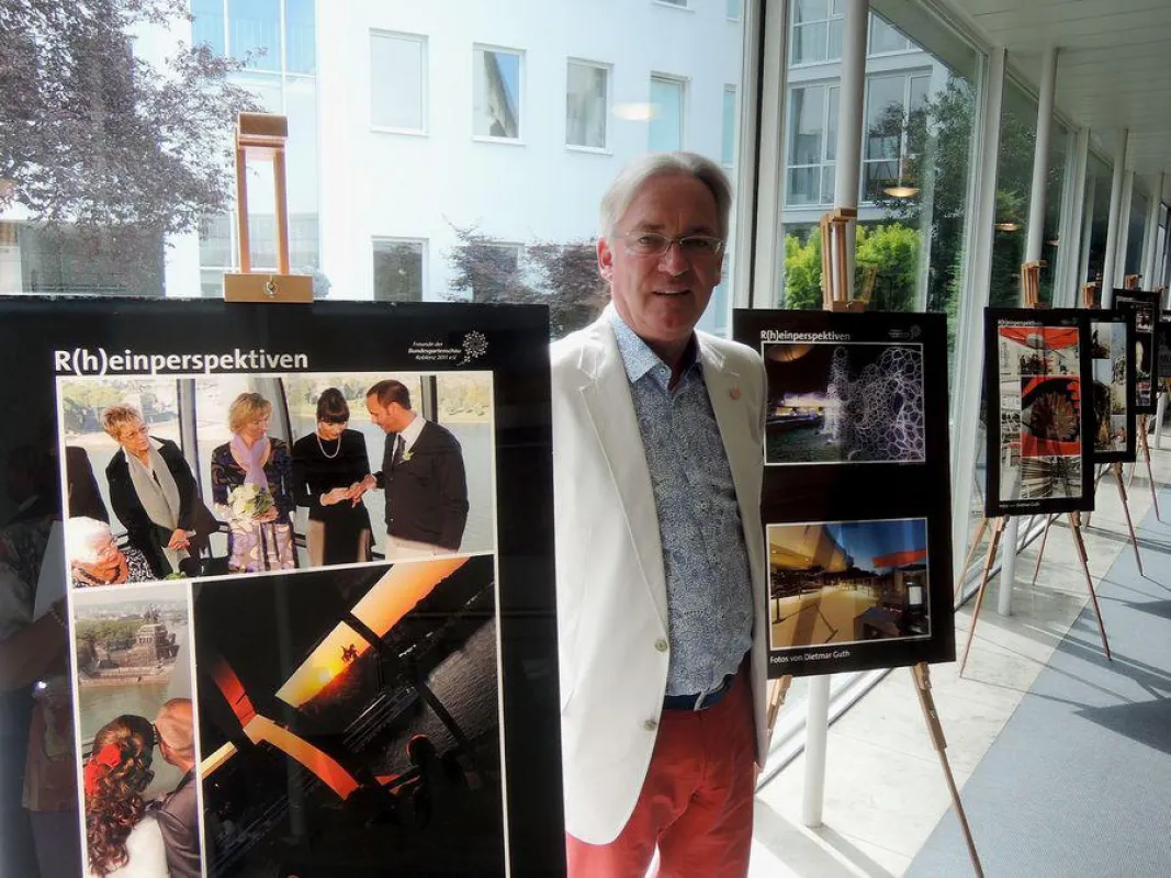 Dietmar Guth begleitete die Ausstellungseröffnung in der IHK