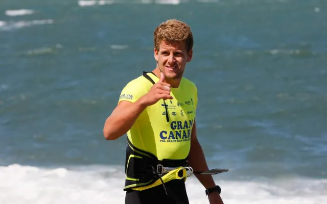 Bild: Ankündigung - Windsurfer Ricardo Campello will den Triple Loop knacken