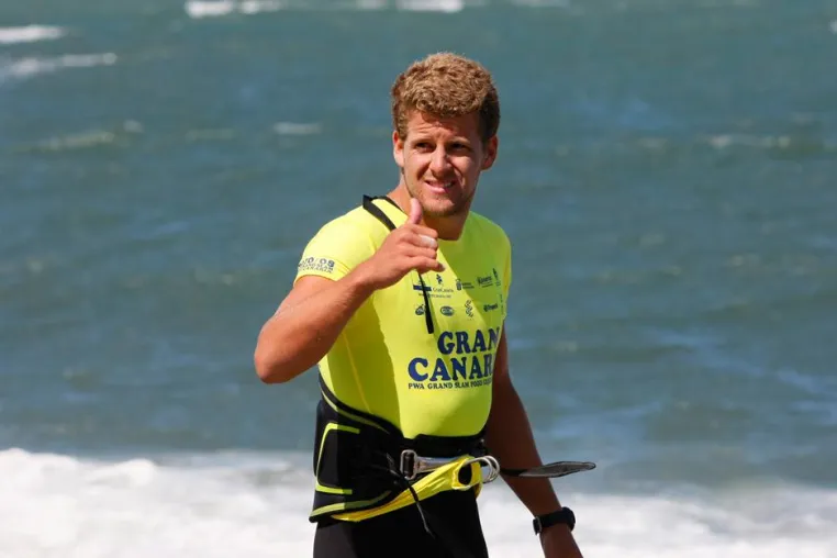 Bild: Ankündigung - Windsurfer Ricardo Campello will den Triple Loop knacken