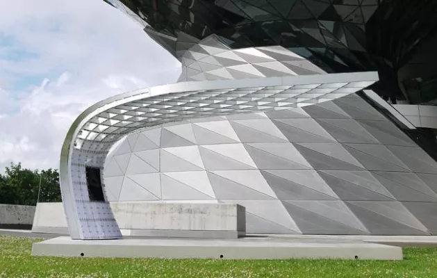 Bild: Schnellladestation für Elektrofahrzeuge an der BMW Welt eröffnet