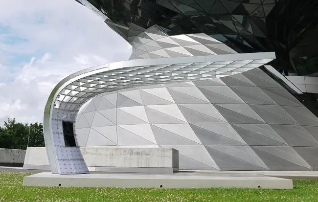 Schnellladestation für Elektrofahrzeuge an der BMW Welt eröffnet Bild: Schnellladestation für Elektrofahrzeuge an der BMW Welt eröffnet