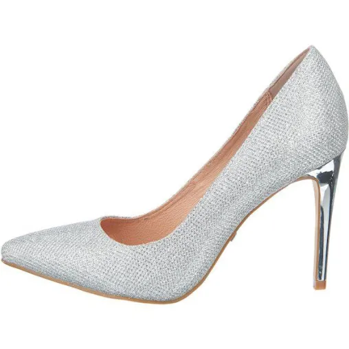 mirapodo präsentiert die limitierte Schuh-Kollektion 'Shopping Queen Collection designed by Buffalo' Bild: mirapodo präsentiert die limitierte Schuh-Kollektion 'Shopping Queen Collection designed by Buffalo'