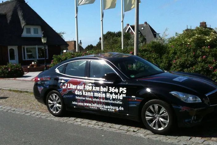 Bild: hamburg040.com berichtet über M35h vom Infiniti Zentrum Hamburg