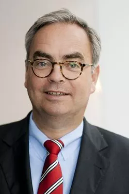 Keine Räume für Gymnasien, kein Konzept für Begabtenförderung - Schulsenator verabschiedet sich von der Spitze Bild: Keine Räume für Gymnasien, kein Konzept für Begabtenförderung - Schulsenator verabschiedet sich von der Spitze