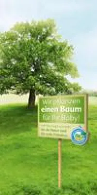 Bild: „Ein Baum für Ihr Baby!“ - HiPP unterstützt mit jungen Eltern die Aufforstung der Wälder