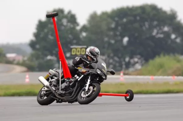 Das ADAC Fahrsicherheitszentrum Hansa/Lüneburg lädt auf die 18. Hamburger Motorrad Tage 2012 ein Bild: Das ADAC Fahrsicherheitszentrum Hansa/Lüneburg lädt auf die 18. Hamburger Motorrad Tage 2012 ein