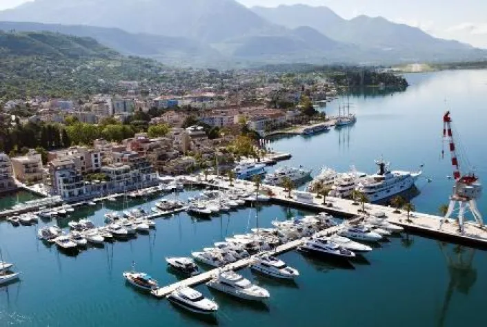 Bild: EINMAL PRO WOCHE VON FRANKFURT NACH PORTO MONTENEGRO