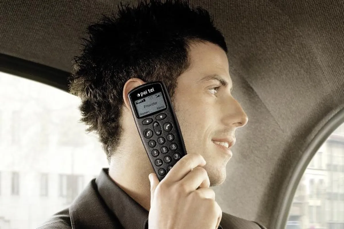 Ein Autotelefon der PTCarPhone-Reihe im Einsatz