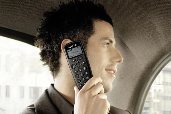 Bild: Lieber was Festes: pei tel setzt auf klassische Autotelefone