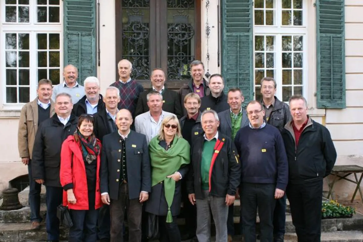 Landrat und Bürgermeister des Landkreise Weilheim-Schongau im Schlossgarten Schloss Dennenlohe