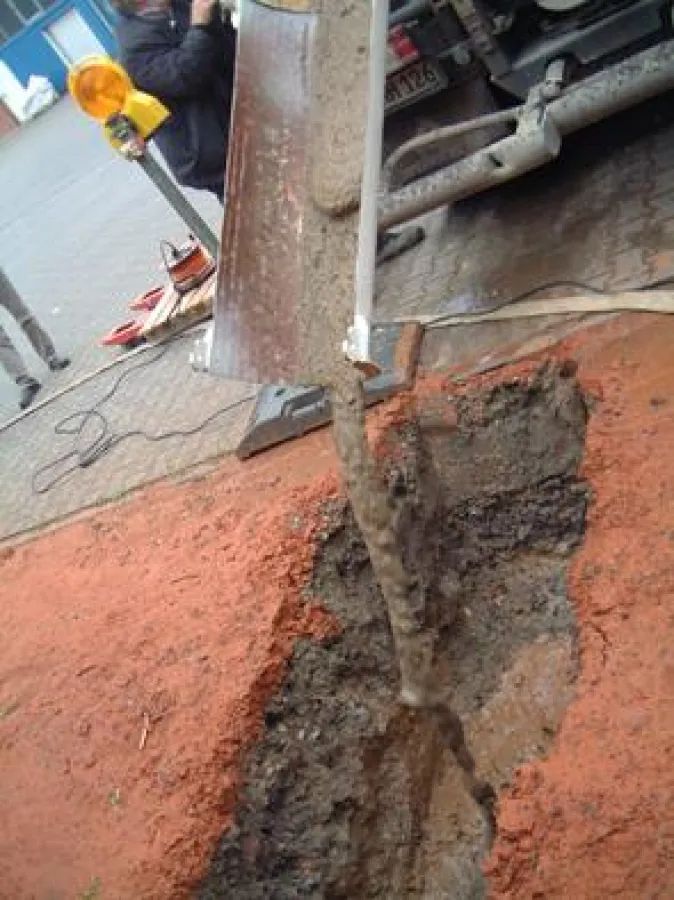 Die Herstellung von Flüssigboden ist mit Soilmix kein Problem (Foto: Dellschau)