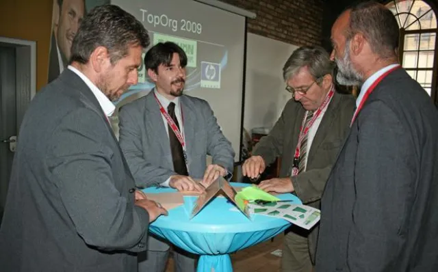 Bild: Mit Papierflieger gegen den Massenpapier-Verbrauch